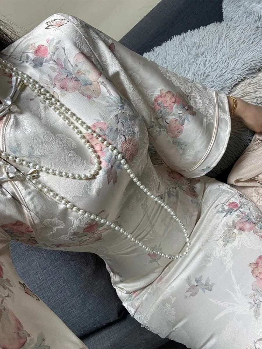 Elegante Abito in Stile Cinese Originale con Maniche Larghe, Colore Bianco Sognante per Uso Quotidiano, Qipao Lungo in Fibra di Poliestere
