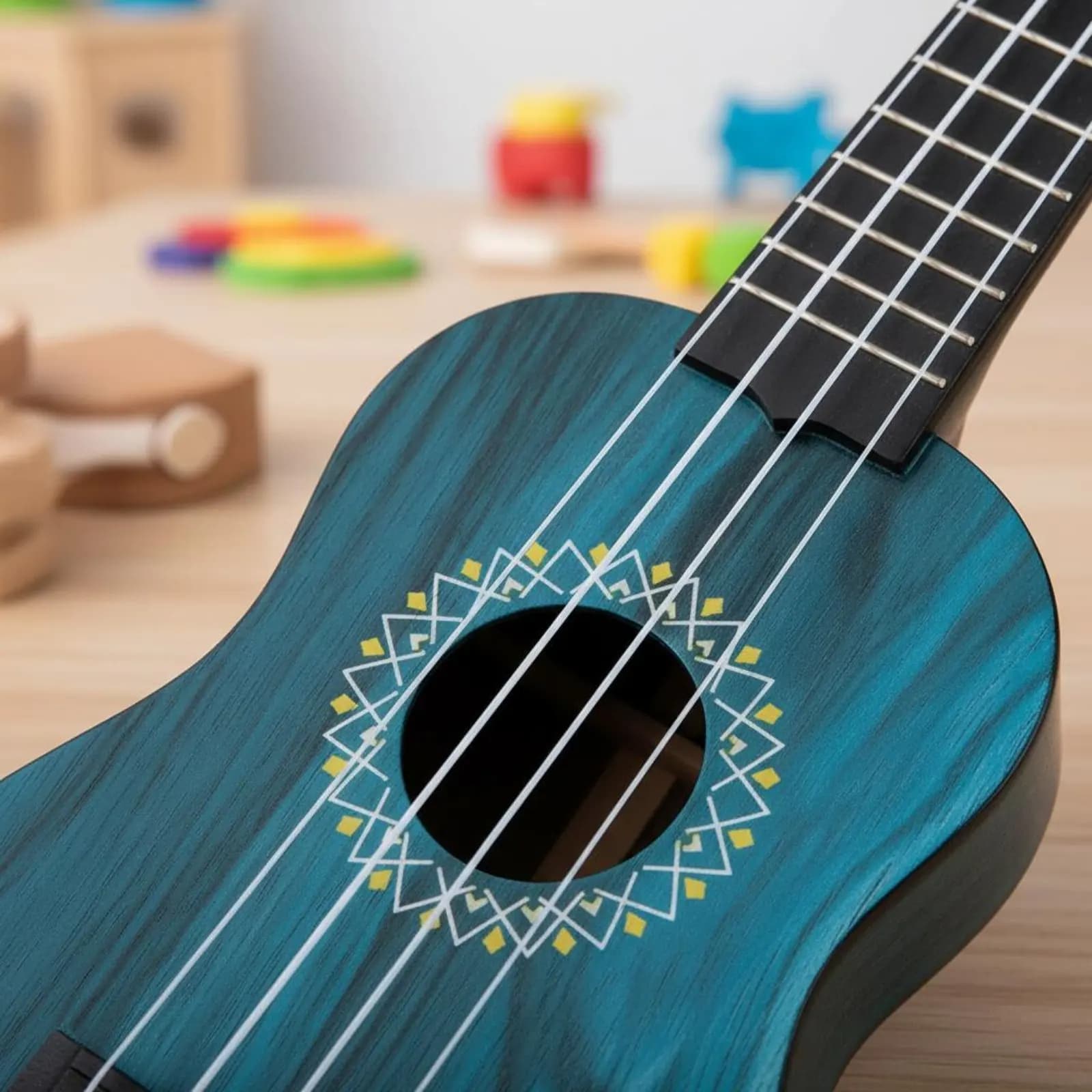 Ukulele per Bambini dall'Aspetto Realistico, Chitarra Giocattolo Colorata a 4 Corde, Mini Chitarra con Corde in Nylon, Ukulele Simulato per Principianti