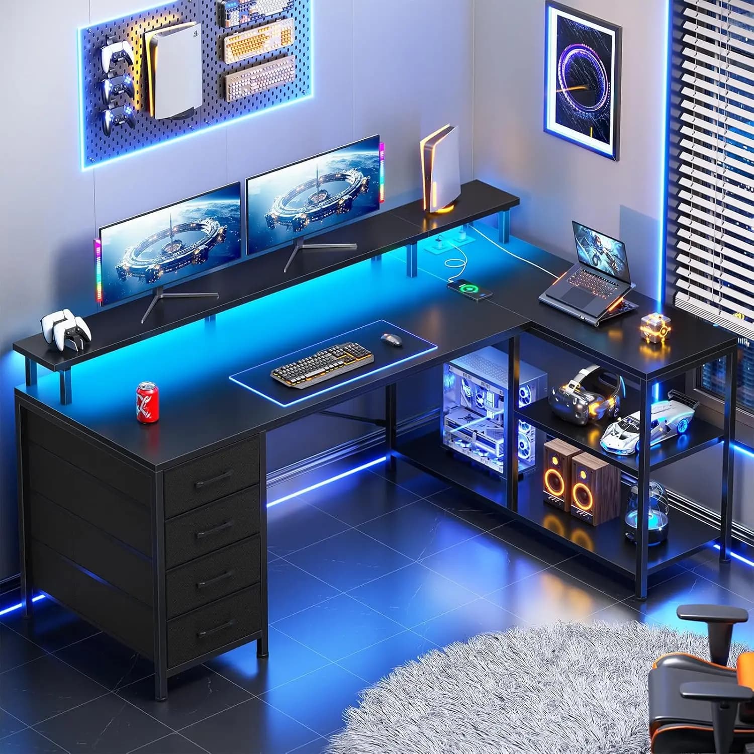Scrivania a L con 4 cassetti e ripiani portaoggetti, Scrivania da gaming a L con luci LED e prese di corrente, Scrivania per computer con scaffale