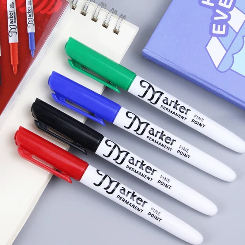 Set di 4 pennarelli a base d'olio ad asciugatura rapida, non cancellabili per la pittura di graffiti fai da te su CD in vetro, scatola di corriere in metallo