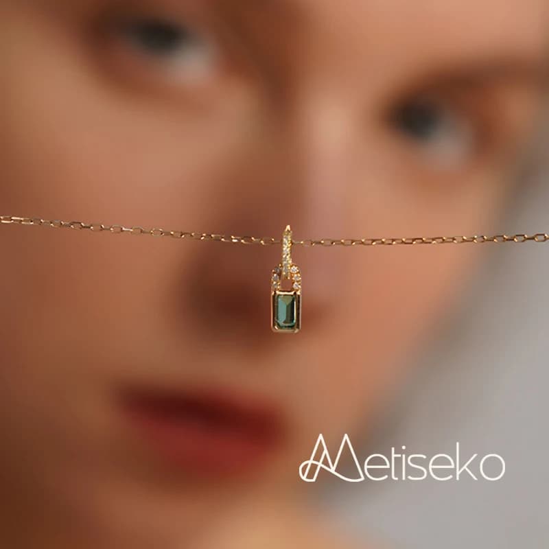 Metiseko Collana con ciondolo a forma di lucchetto in argento sterling 925 con zirconi verde smeraldo Collana semplice alla moda per donna