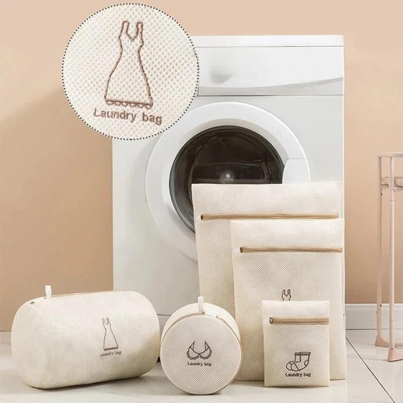 Set of Bags for Bucato with Embroidered Printing, 7 Pieces, Fine Net Bags for Delicate Heads, Domestic Washing Organizer, Washable in Washing Machine