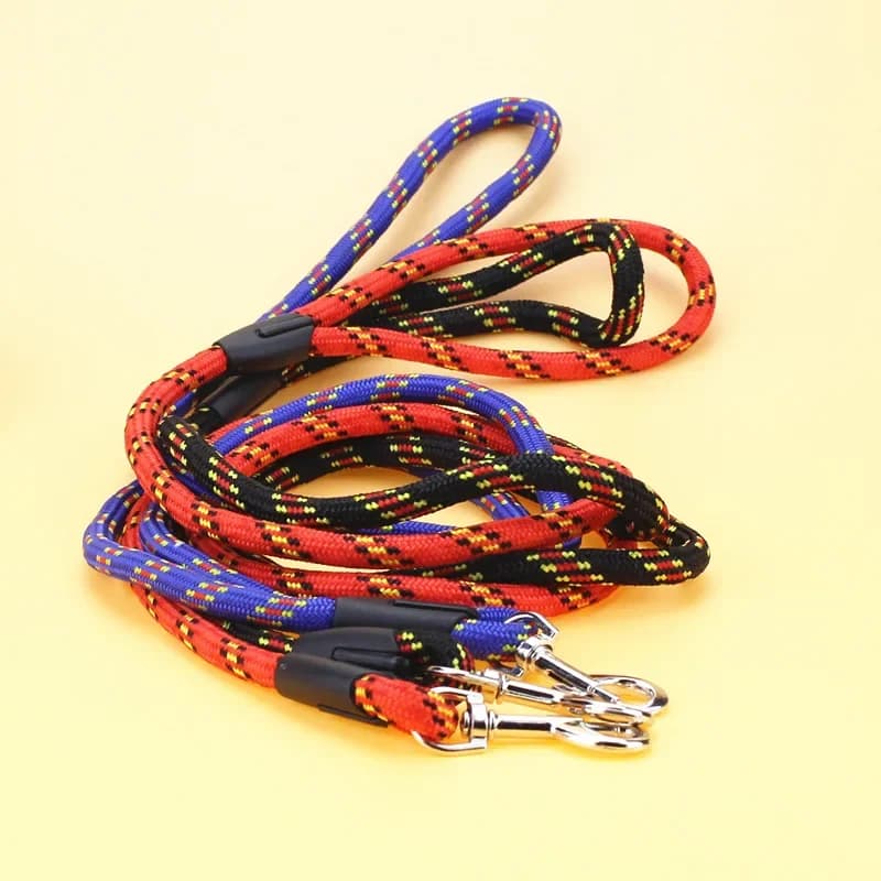 Corda da trazione per animali domestici Corda rotonda in nylon Guinzaglio durevole per cani da compagnia con comoda impugnatura imbottita Corda riflettente
