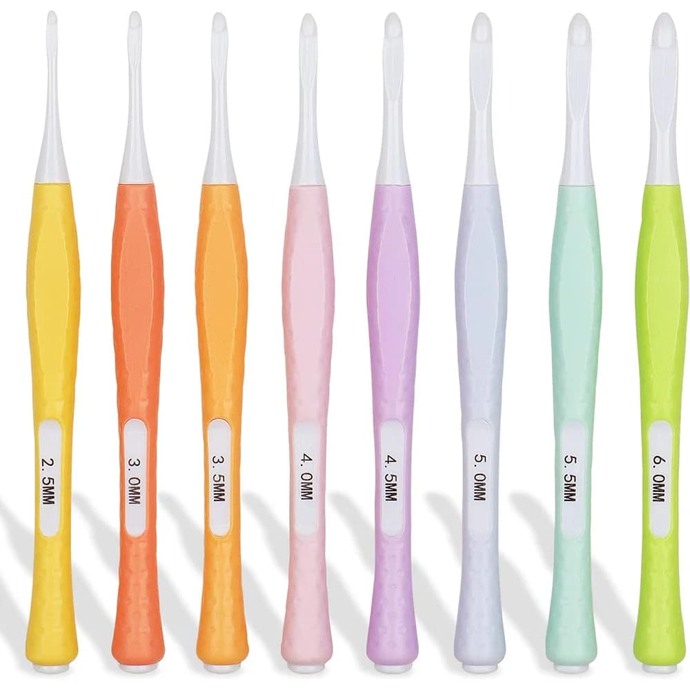 Set di 8 uncinetti ergonomici per principianti, da 2,5 mm a 6 mm, con impugnatura morbida.