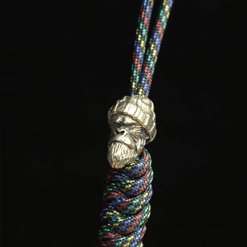 Cappello di lana Testa di gorilla Scultura Coltello in ottone bianco Perline Orangutan EDC Tessuto fai da te Paracord Cordino Pendenti con ciondoli Accessori
