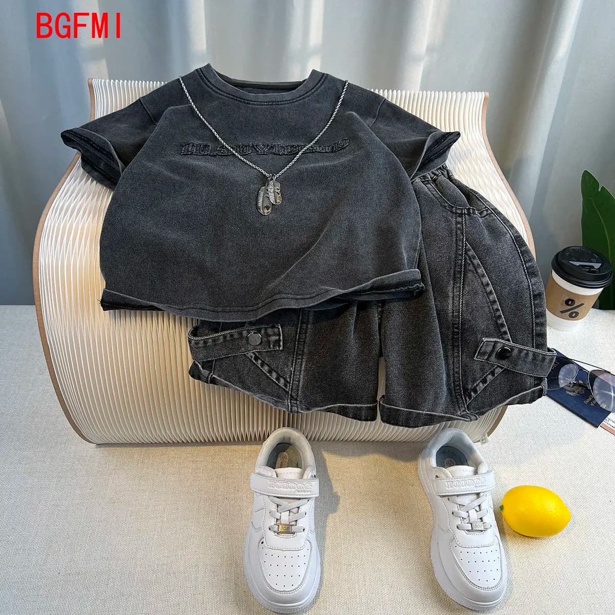 Vendita calda Moda Baby Boy Vestito Abiti estivi T-shirt a maniche corte Jeans corti Set da 2 pezzi Vestito per bambini 2-11 anni Costume per bambini