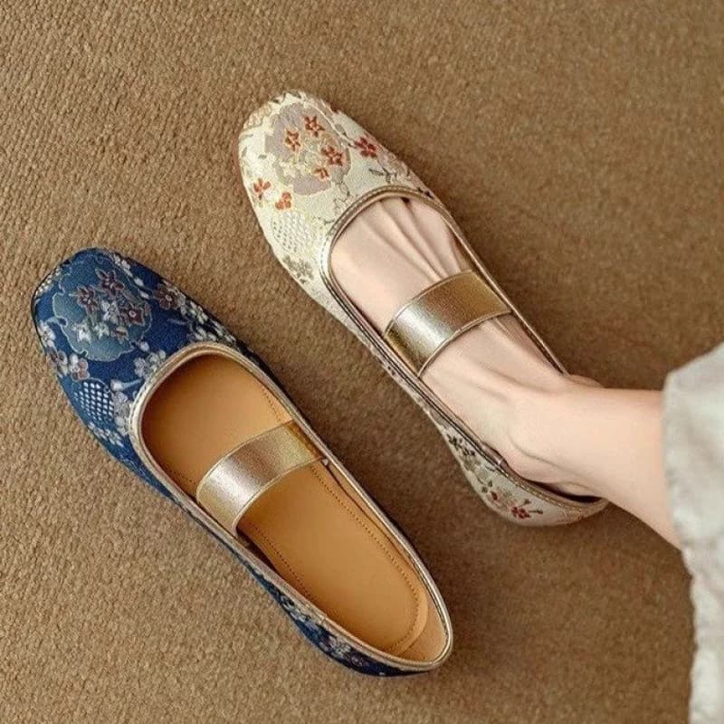 Nuove scarpe da donna in stile cinese tradizionale 2026, scarpe ricamate Hanfu, scarpe Mary Jane piatte a punta quadrata ricamate