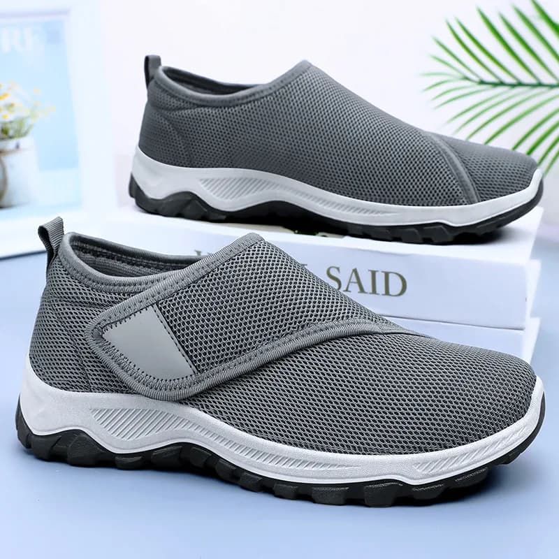 2026 New Summer Men's Mesh Shoes Fashionable Breathable Casual Shoes Velcro Sports Shoes Suitable for Walking
