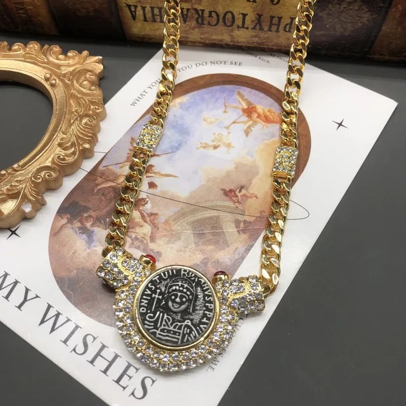 Collana Rotonda Versatile con Avatar Placcata in Vero Oro, Design di Nicchia, Catena per Clavicola Stile Spice Girl Sweet Cool