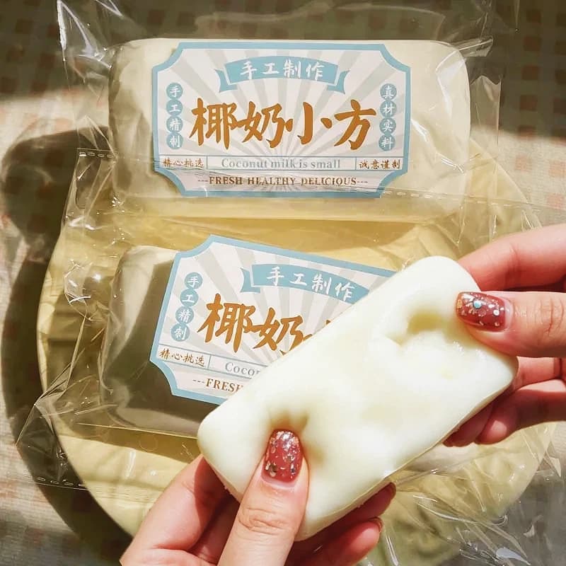 Giocattolo Antistress Creativo a Forma di Torta di Riso al Cocco - Mini Giocattolo Morbido da Spremere per Alleviare lo Stress per Adulti e Bambini, Regalo Divertente a Lenta Risalita