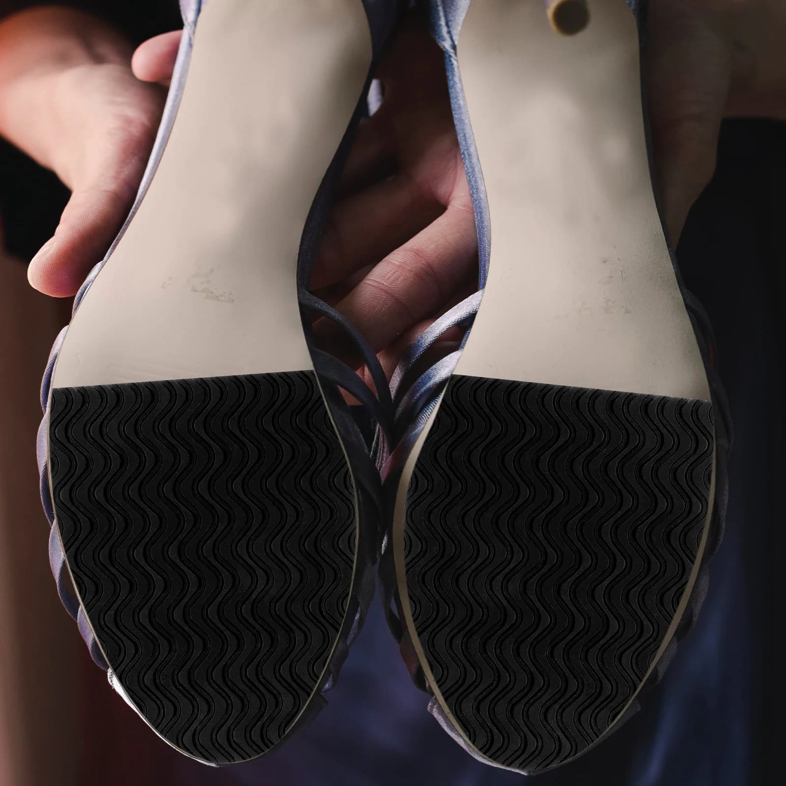 2 pezzi neri antiusura scarpe antiscivolo protezioni per tallone silenziose cuscini adesivi per scarpe da ginnastica cuscinetti di riparazione suola in gomma