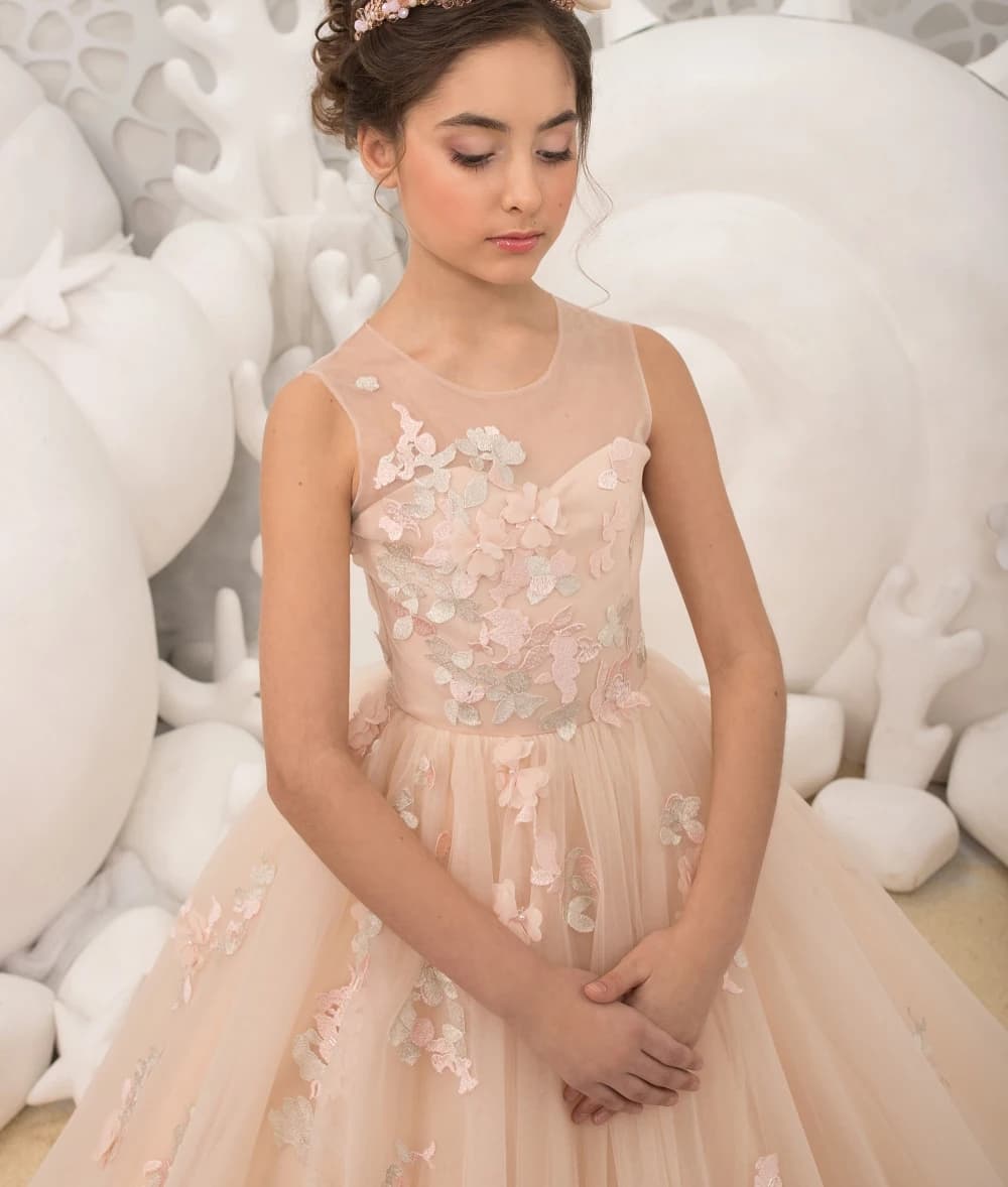 Abito da ragazza di fiori personalizzato per matrimonio Tulle Puffy Applique Lunghezza pavimento Elegante abito da ballo per prima comunione per festa di compleanno per bambini