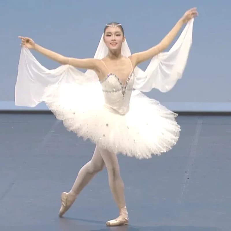 Tutu professionale bianco per adulti, costume da competizione di danza classica per donne, vestito da pattinaggio di figura per ragazze, vestito da balletto del Lago dei cigni