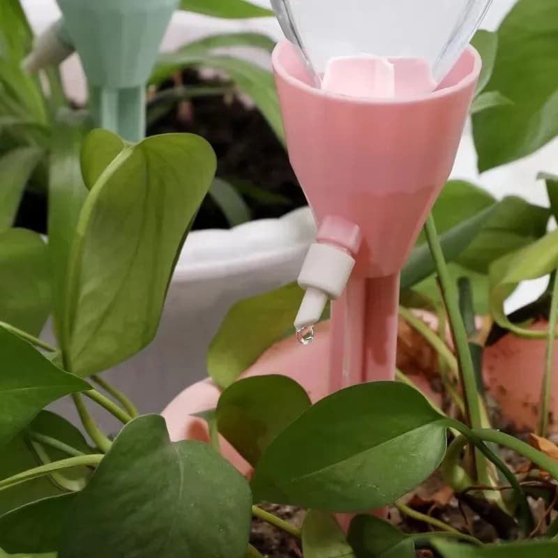 Sistema di irrigazione a goccia regolabile con punte di irrigazione automatica da 3 pezzi per kit sistema di irrigazione per piante in vaso da interno ed esterno