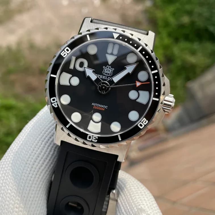 STEELDIVE Orologio automatico da uomo Orologio da polso meccanico militare Diver 25000m Impermeabile BGW-9 Lunetta in ceramica con zaffiro luminoso NH35