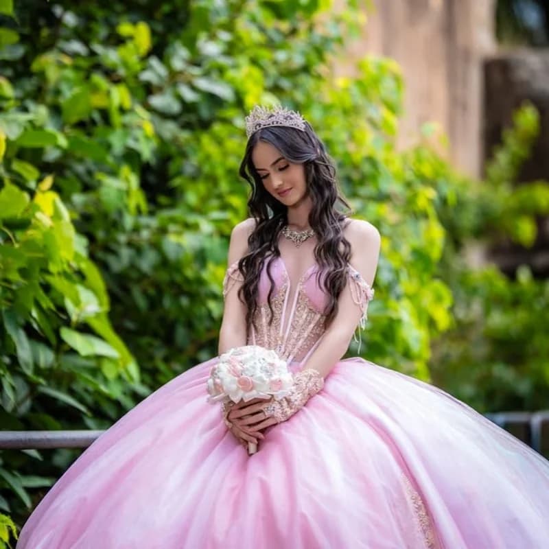 Abiti Quinceanera rosa personalizzati con spalle scoperte decalcomania glitter cristallo glitter fiocco coda lunga Vestido 15 Quinceanera