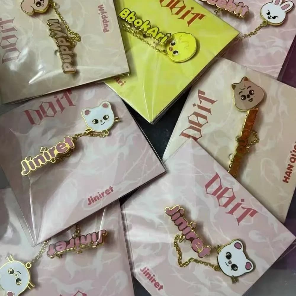 Spille da colletto, spille e badge creativi, carini e dolci SKZOO di Stray Kids, regalo con carte KPOP Bang Chan