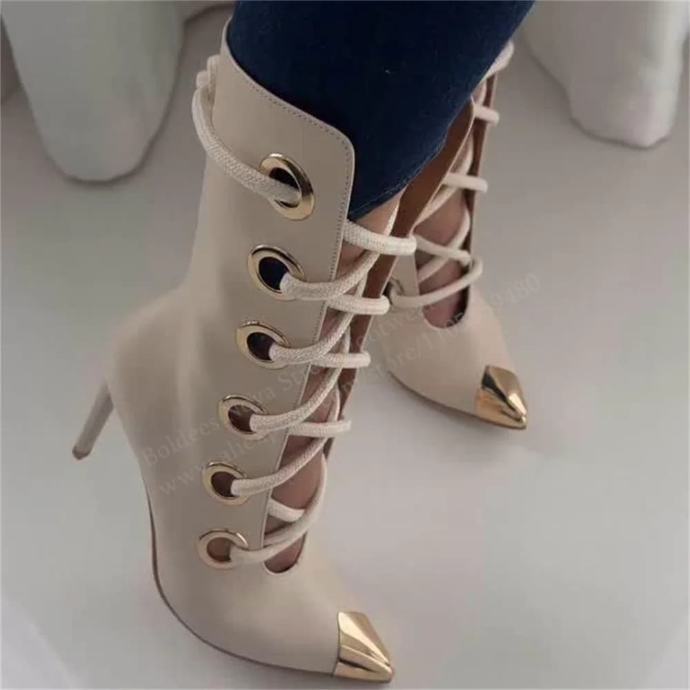 Stivaletto Elegante con Tacco a Spillo e Punta Affusolata in Metallo Dorato, Nuova Collezione Estate 2026, con Cinturino Incrociato e Lacci, Ideale per Feste e Abiti Eleganti