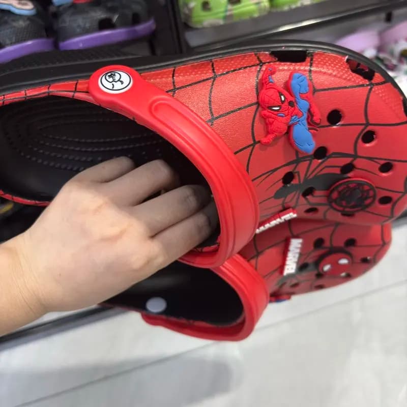 Marvel Spider-Man Avengers Vendita calda Sandali da spiaggia Cartoon 3d Servizio per adulti Scarpe Eva traspiranti Regalo di festa per ragazzi e ragazze