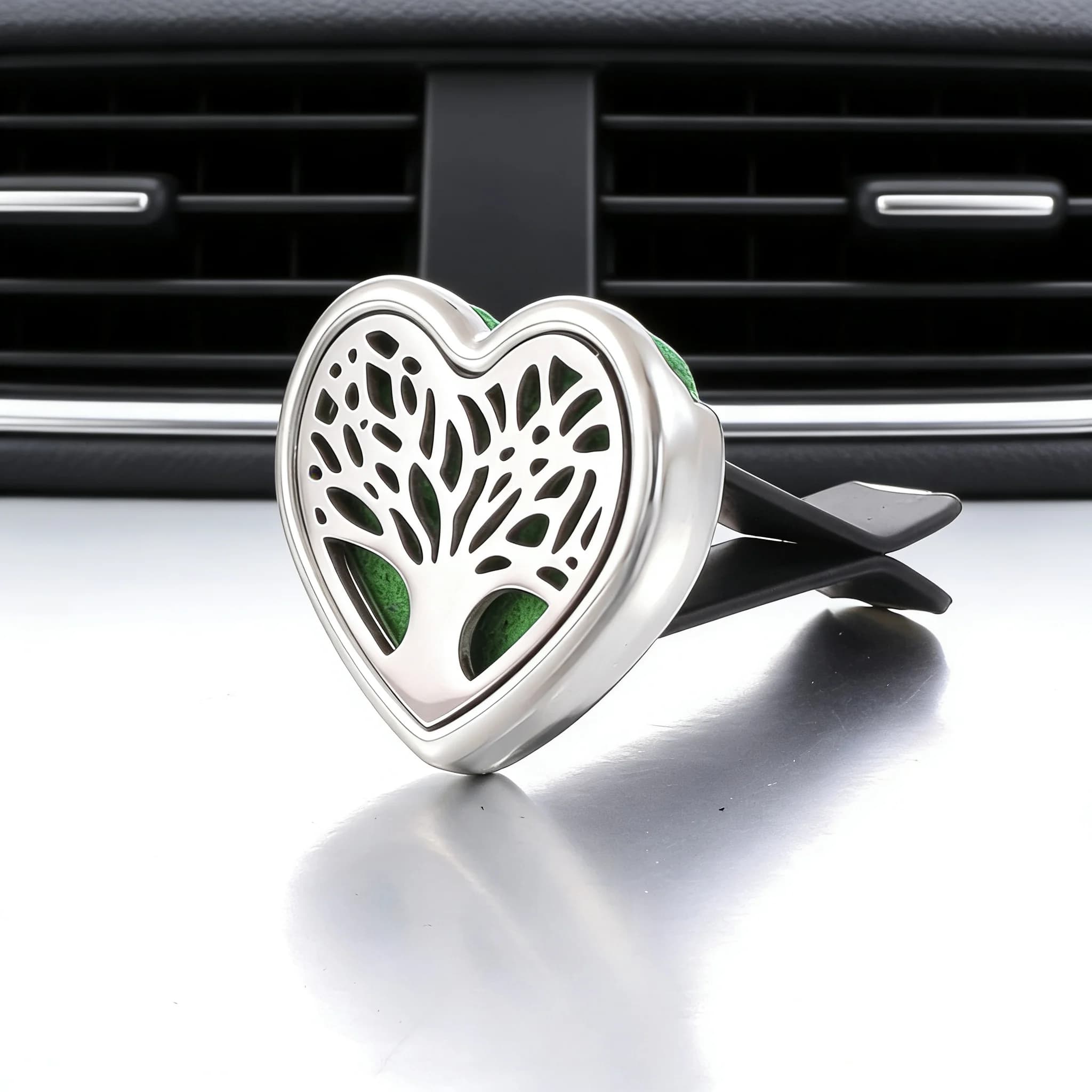 1pc New Heart Shape Deodorant For Auto Aromatherapy Perfume Diffuser Clip with 1 pcs Pad Auto Air Vent Accessories For Interior Cars