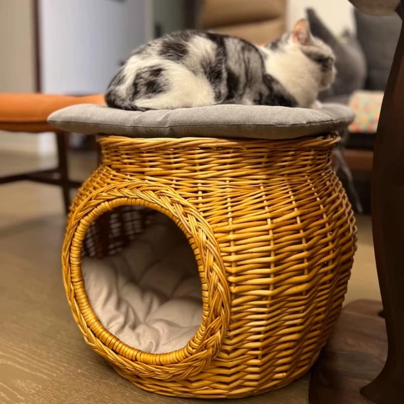 Handwoven Rattan Cat House Breathable Summer Pet Bed Washable Dog Crate Wicker Cat Villa for Small Pets All-Season Cozy Cottage