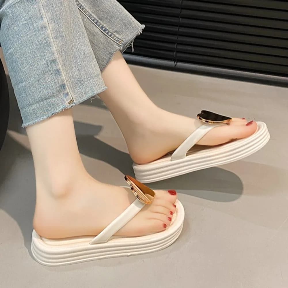 Ciabatte alla Moda con Cuore in Metallo, Punta Aperta, Antiscivolo in PVC per Donne, Suola Morbida, Scarpe da Spiaggia, Sandali da Esterno