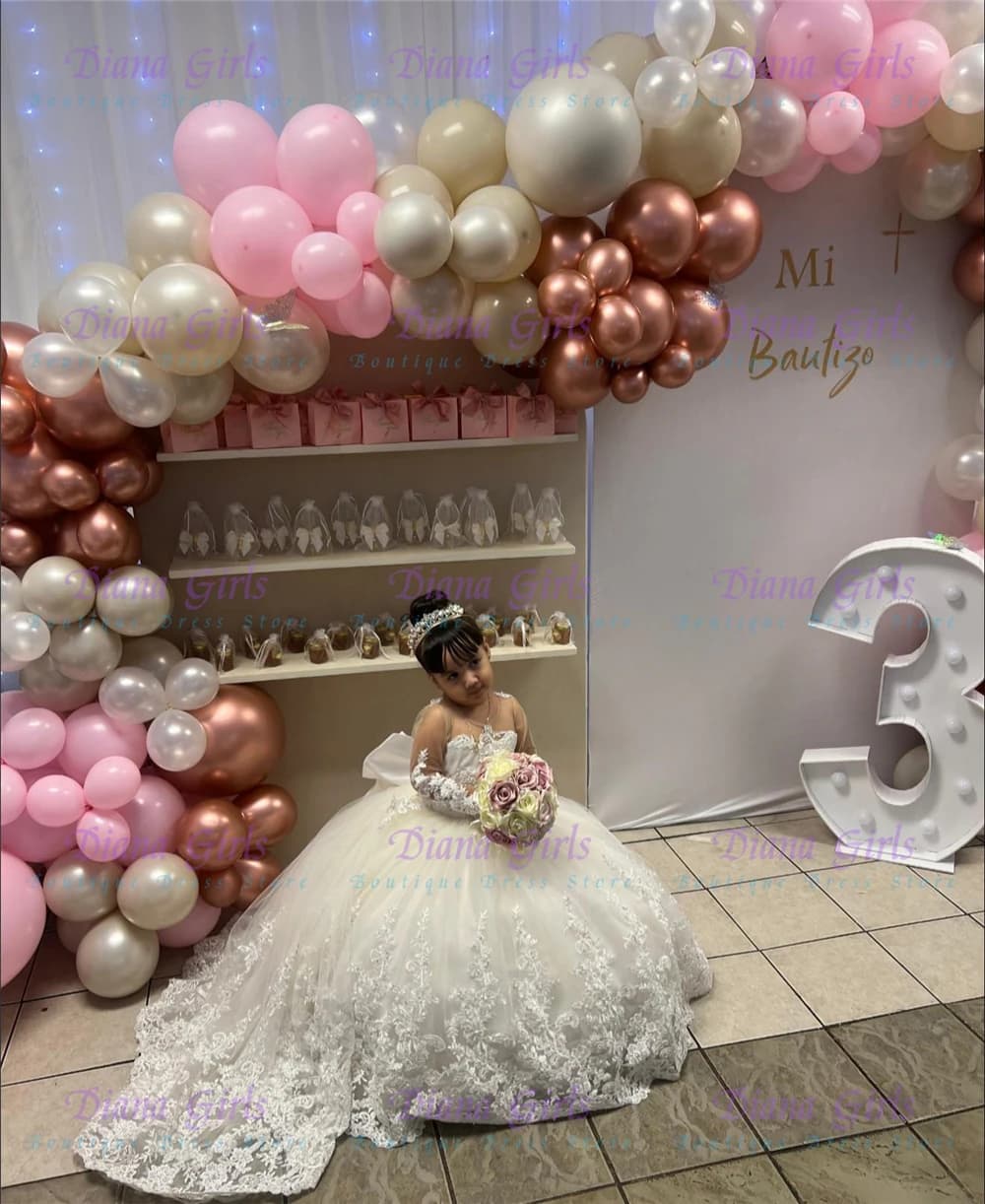 Nuovo Elegante Abito Bianco da Damigella in Tulle Soffice con Raffinata Applicazione in Pizzo per Bambine, Ideale per Matrimoni, Feste di Compleanno e Serate di Gala