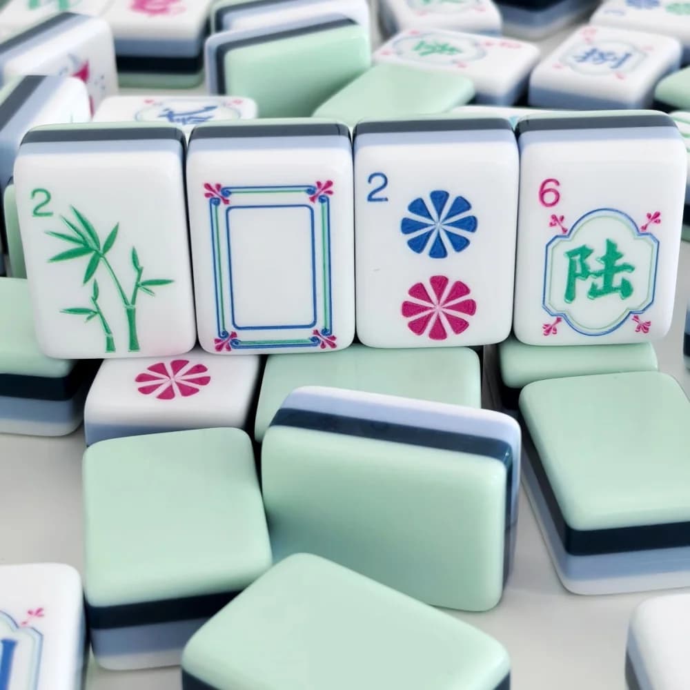 Hot Sale 4-Layer Acrylic Custom American Mahjong Set Light Cyan Luxury Engraved Mahjong Tiles Board Game Portable Mah Jongg Gift