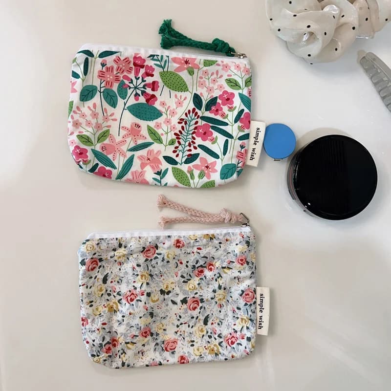 Borsa portaoggetti per rossetto piccolo fiore da donna in tessuto Articoli da toeletta Organizzatore Borsa per cosmetici da donna Borsa per il lavaggio da viaggio per monete carine di bellezza