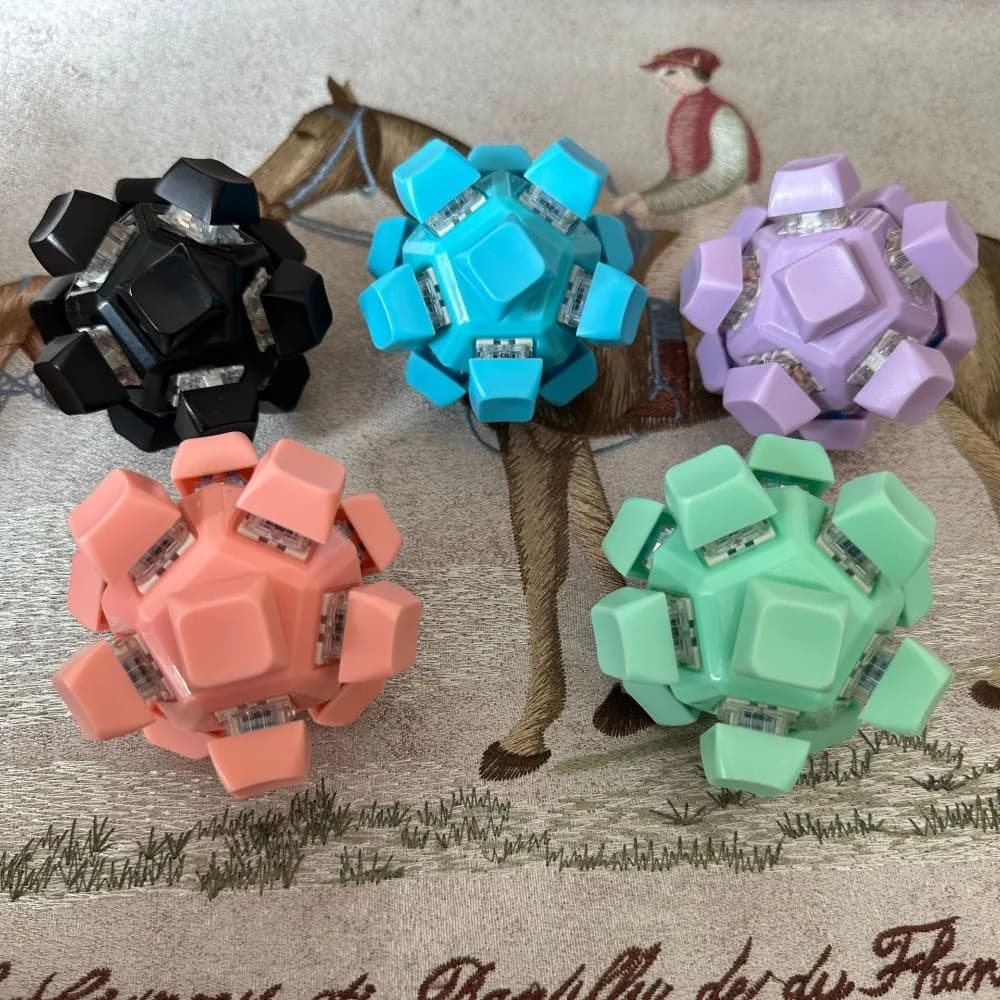 Nuovo 12 tasti Magic Ball Fidget Portachiavi Tasti Pulsante Tastiera FAI DA TE Dito Tastiera Cap Keycap Pass The Time Clicker Giocattolo Per Adulti