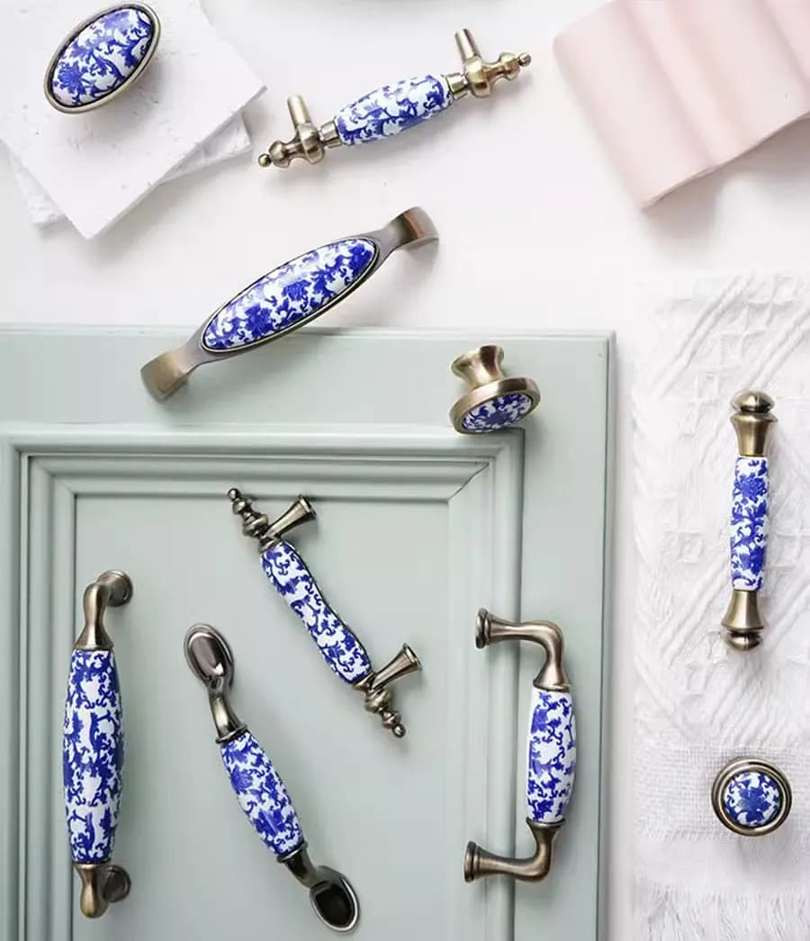 Maniglie in ceramica per armadi e cassetti Pomelli per porte rotondi con fiori blu Maniglia per mobili vintage Maniglie per guardaroba in bronzo antico