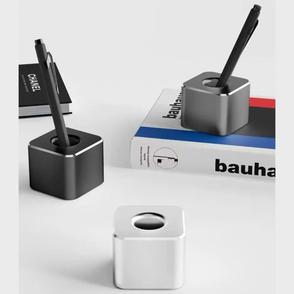 Portapenne portatile in metallo Portapenne in alluminio con cuscinetto antiscivolo - Organizzatore da scrivania versatile per bagno e forniture per ufficio