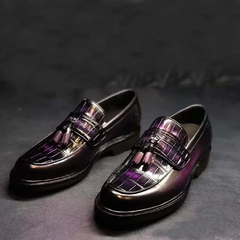 New elegant and casual men's shoes for office, crocodile style, men's moccasins
