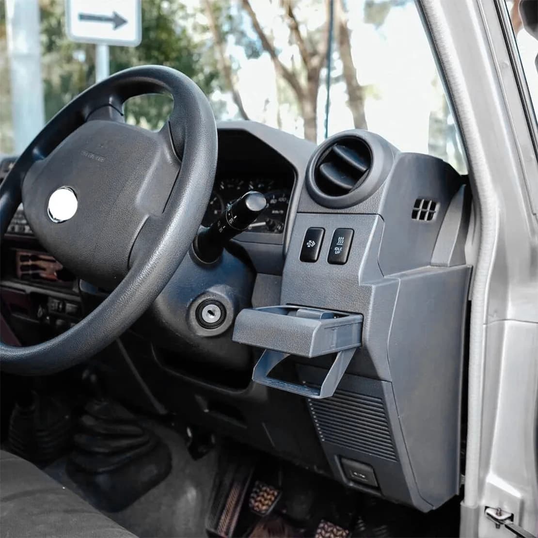 Organizzatore portabicchieri per acqua lato destro per auto in plastica nera adatto per Toyota Land Cruiser serie 70 LC70 LC76 LC78 LC75 LC77 LC79