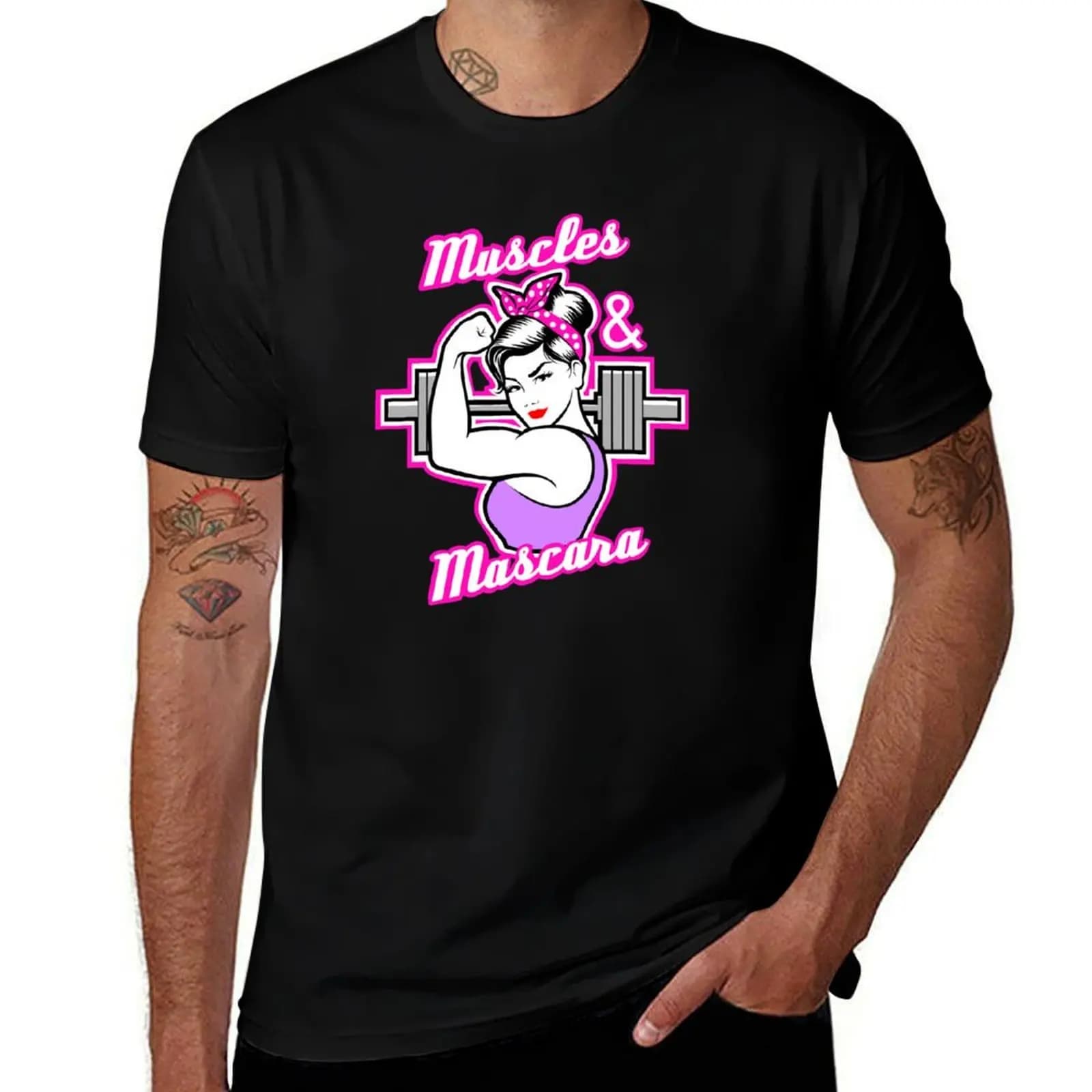 Durable T-shirt with muscles and girls print, ideal for training and fitness