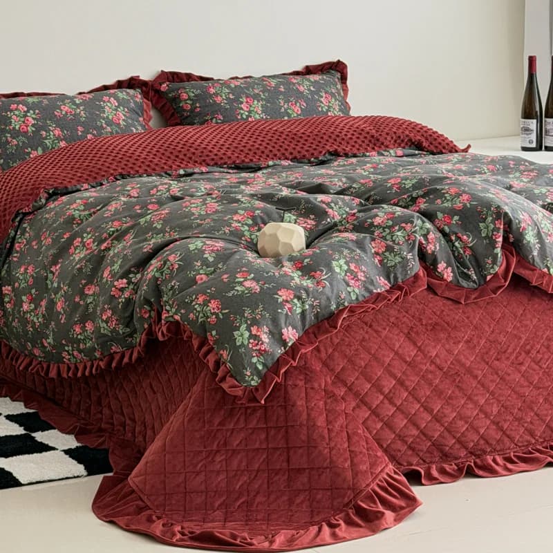 Set copripiumino floreale vintage francese con lenzuola trapuntate, collezione di biancheria da letto calda invernale in pile di flanella con volant in pizzo