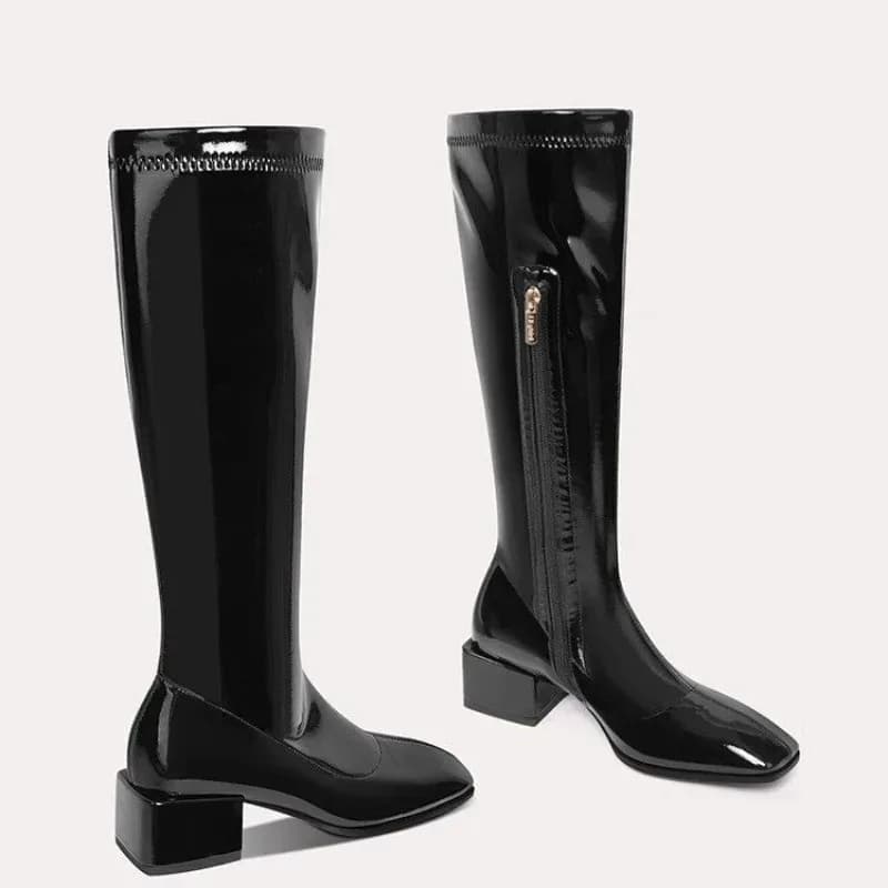 Autunno/Inverno 2025 Nuovi stivali alla coscia senza ginocchio Stivali moda in pelle verniciata con tacco largo da donna