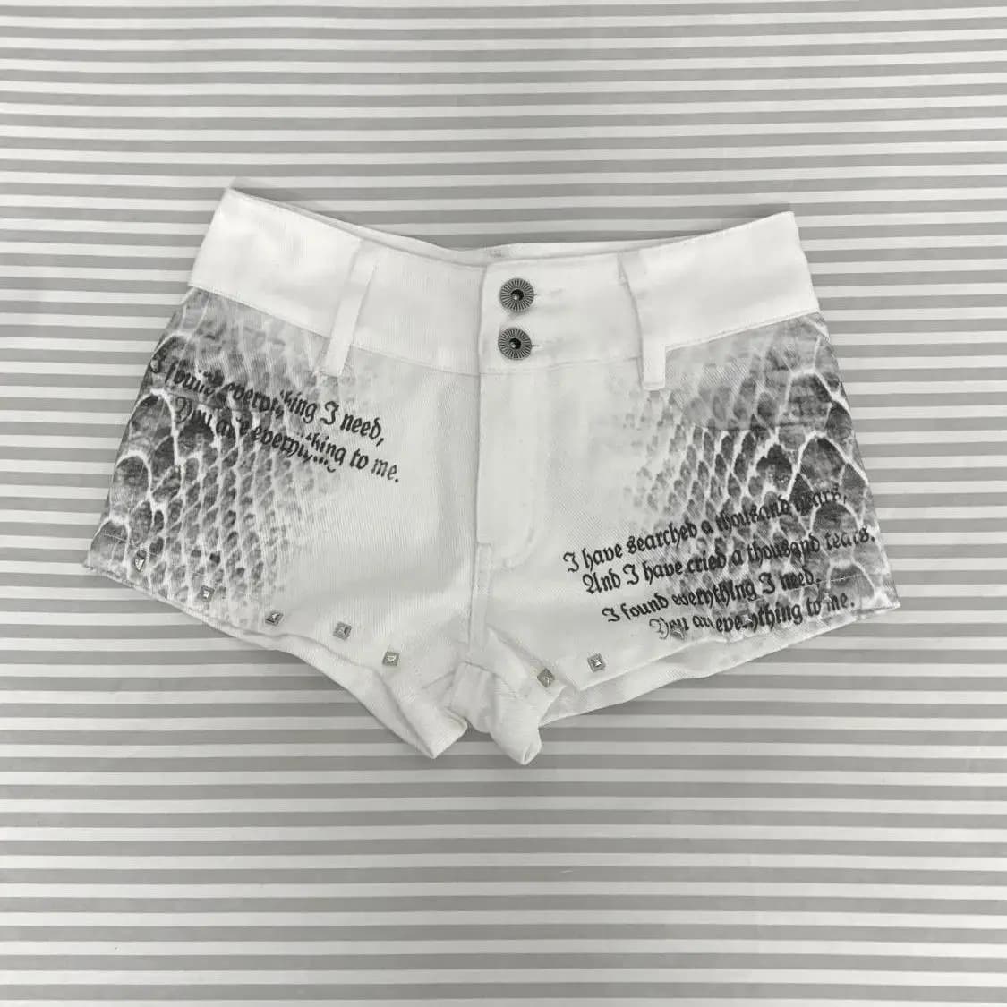 Pantaloncini di jeans a vita bassa con stampa serpente Y2k Jeans da donna estivi di nuovo design attillati avvolti sui fianchi