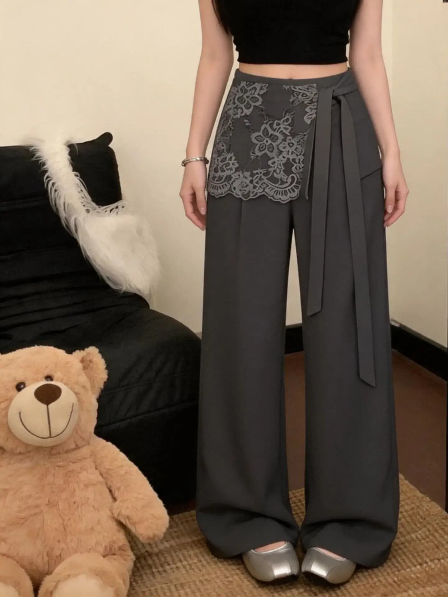 Pantaloni da Completo Grigio con Inserti in Pizzo e Cintura da Donna, Estivi 2026, Moda Snellente, Leggeri, Dritti, Casual, Stile Pendolare