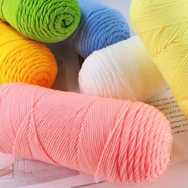 200g of Soft Medium-Thick Yarn, Handmade DIY Material, Used for Making Warm Sweaters, Scarves, Hats, Blankets, Cushions, and Other Clothing for Men and Women in Autumn and Winter