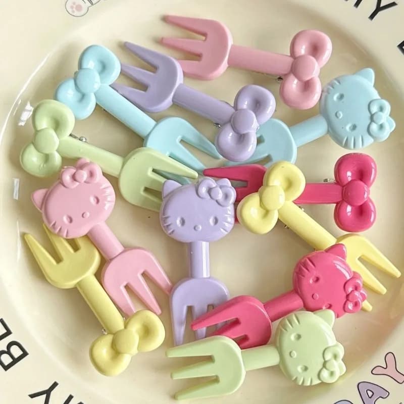 Nuovo creativo Hello Kitty mini forchetta da frutta carina animazione periferica cartone animato squisito raccoglitore di frutta portatile riciclabile per le gite