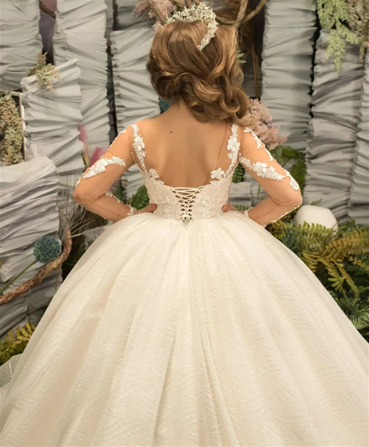 Abiti da ragazza di fiori personalizzati per matrimonio Tulle gonfio Lunghezza pavimento Manica intera Primi abiti da festa di compleanno eucaristico per bambini