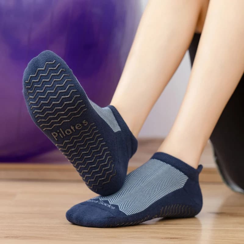 Women's Professional Pilates Socks Breathable Yoga Socks Anti-slip Dance Socks for Women's Sports Ballet for Yoga Room and Pilates