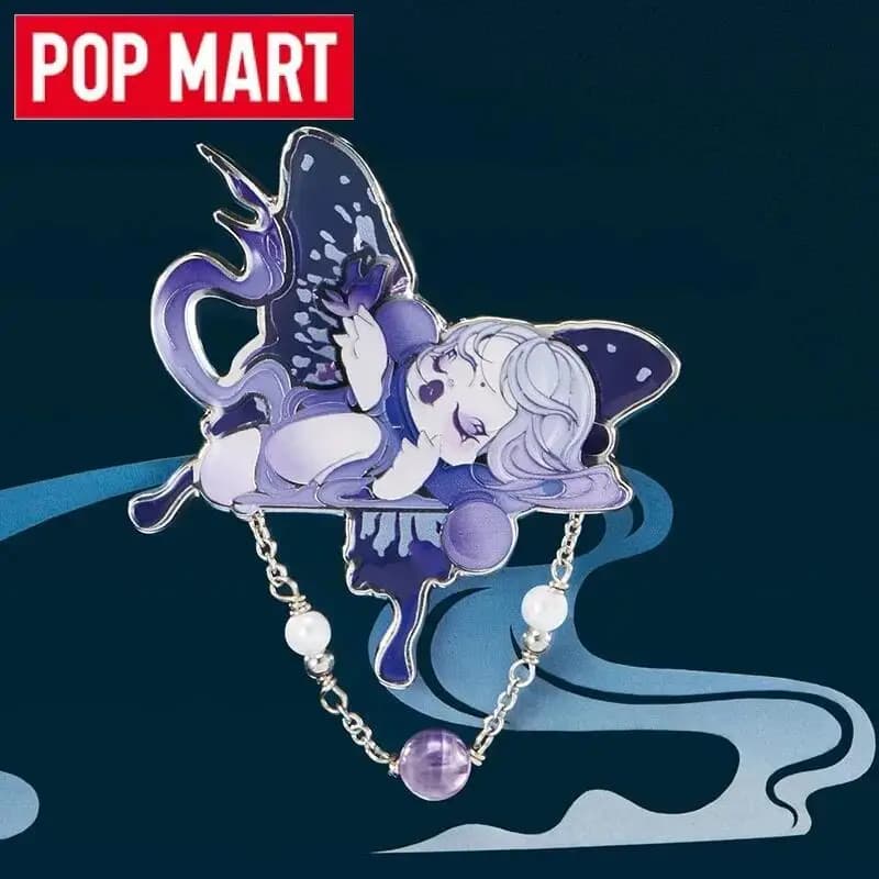 POP MART SKULLPANDA The Mirage Series Breastpin Cute Anime Figure Ornamenti per il desktop Scatola cieca Scatola misteriosa Indovina Borsa Giocattoli Bambola