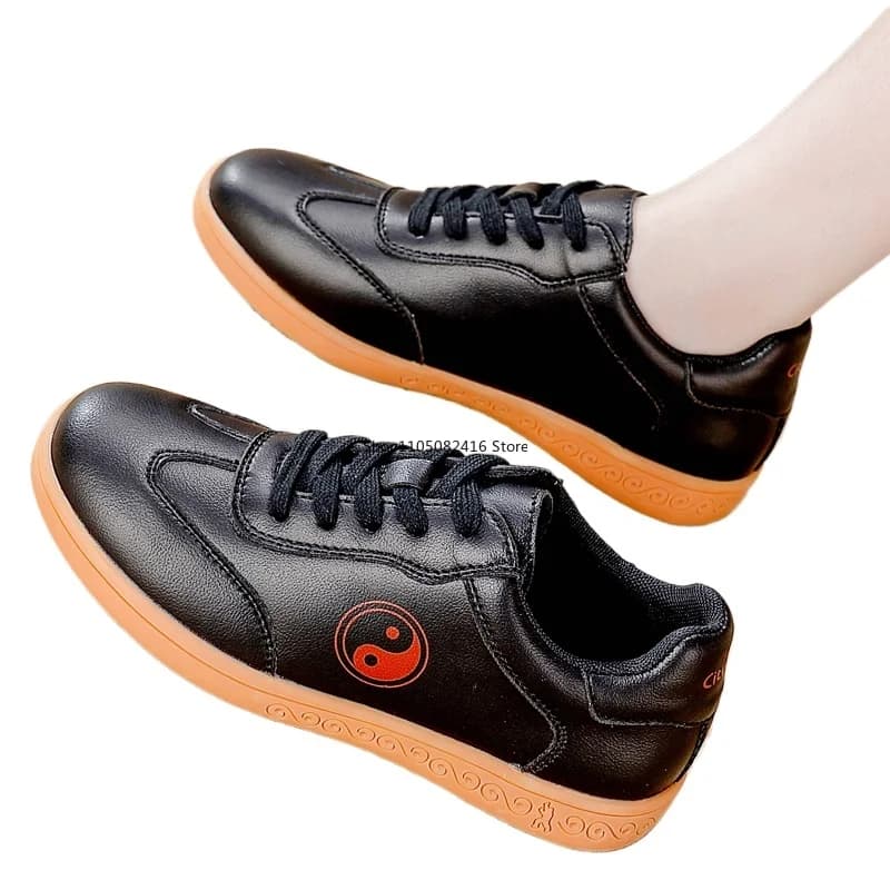 Scarpe Tai Chi da donna comode scarpe bianche nere per arti marziali scarpe da allenamento Kung Fu antiscivolo scarpe da ginnastica da esterno per donna