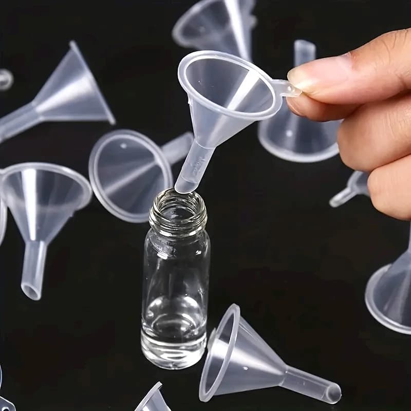 Mini imbuto Imbuti in plastica trasparente Bocca piccola Imbuto per olio da cucina liquido per strumenti per bottiglie di diffusore di liquidi per lozioni profumate