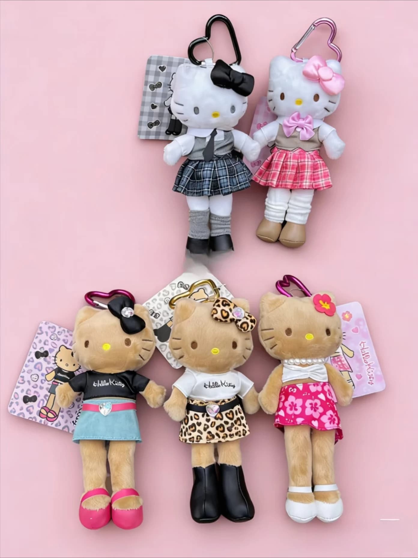Portachiavi Peluche Anime Hello Kitty Hibiscus Nero con Gonna Stampa Leopardata, Gamba Lunga, Outfit Baddie, Ciondolo Gatto KT