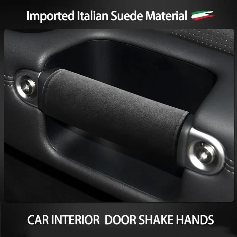 Alcantara Pelle scamosciata Logo auto Styling Bracciolo sul tetto Tirare i guanti Maniglia della porta Imbottitura protettiva Accessori per la decorazione di interni auto