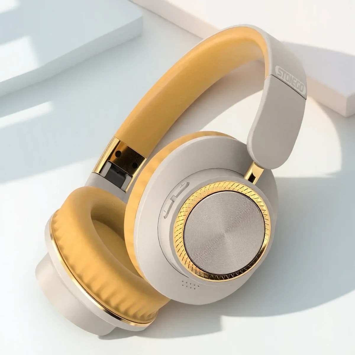 Foldable Bluetooth wireless earphones with subwoofer for sports games Comfortable and portable design