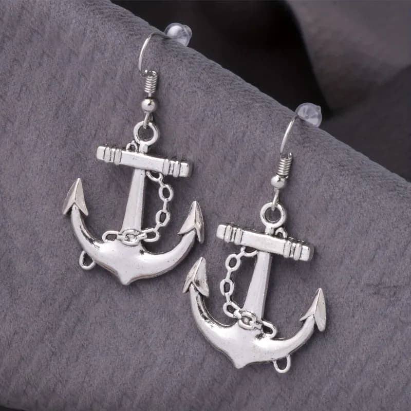 Vintage vintage boat anchor pendant women's earrings, versatile for daily commuting on beach vacations, giving friends simple, handsome, fashionable and atmospheric earrings gifts